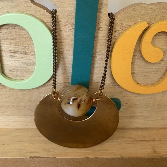 NWT Larissa Loden Brass and Agate Modernist Necklace - Picture 3 of 11